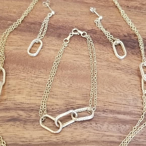 Jewelry - Picture 2 of 3